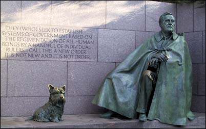 Fala, FDR at the memorial